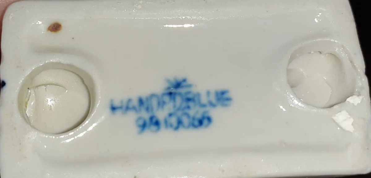 Figurine "premier baiser" en porcelaine