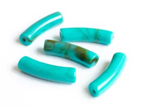 Réalisez des bijoux avec ce lot de perles tubes opaques vertes !